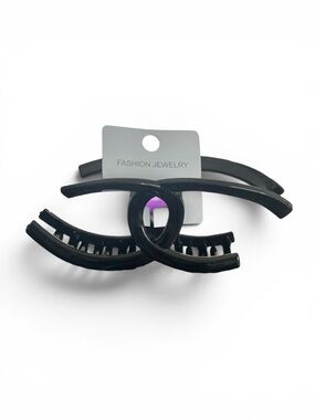 CUTE UNBRANDED CLAW HAIR CLIP